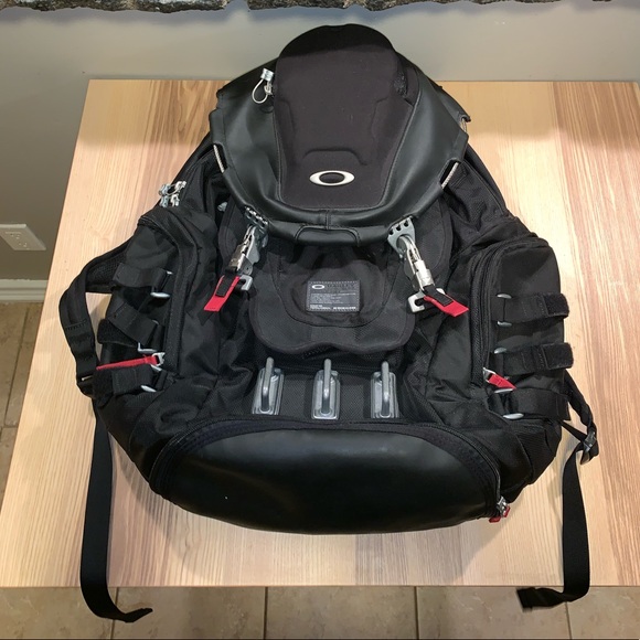 Oakley Men S Kitchen Sink Tactical Backpack